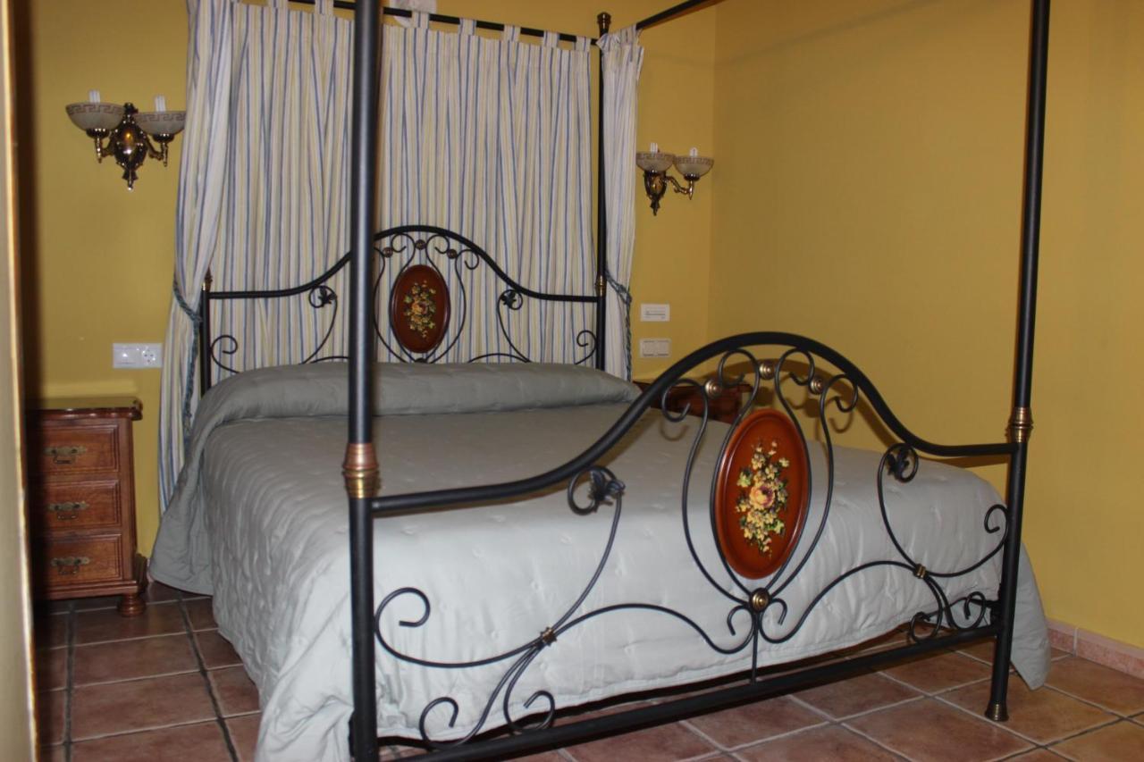 Bed and Breakfast La Venta De Quijas Екстер'єр фото