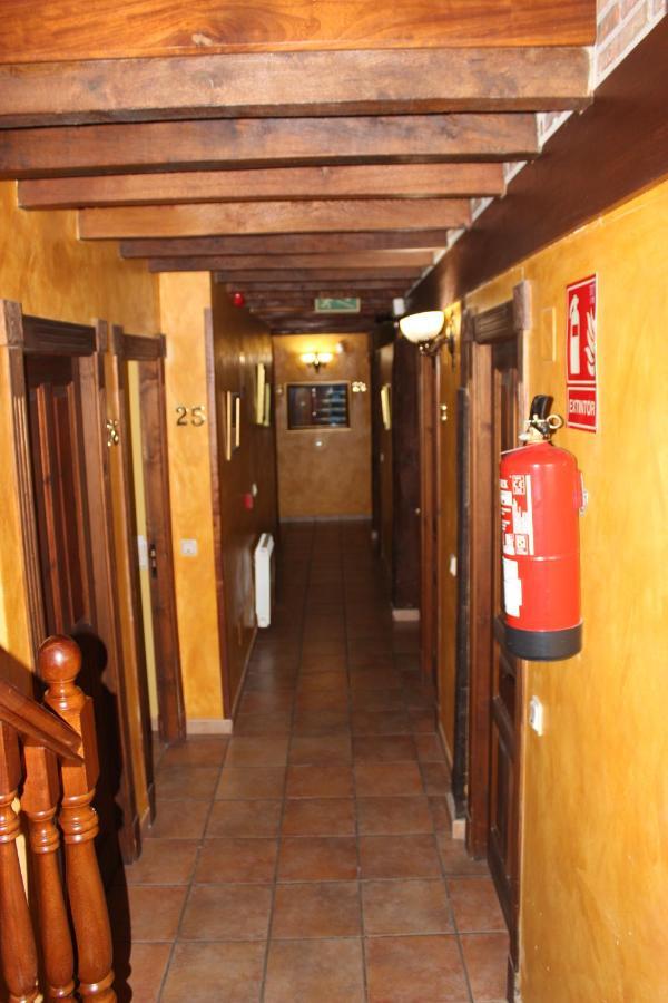 Bed and Breakfast La Venta De Quijas Екстер'єр фото