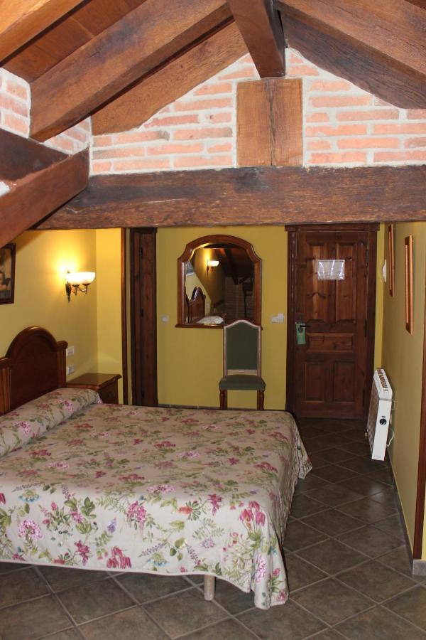Bed and Breakfast La Venta De Quijas Екстер'єр фото