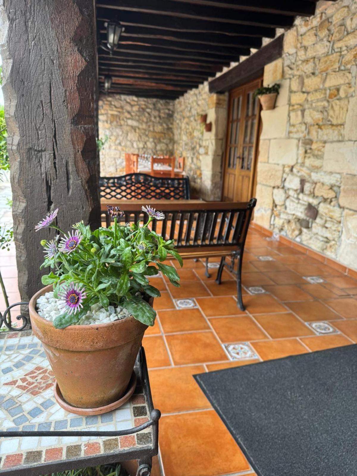 Bed and Breakfast La Venta De Quijas Екстер'єр фото