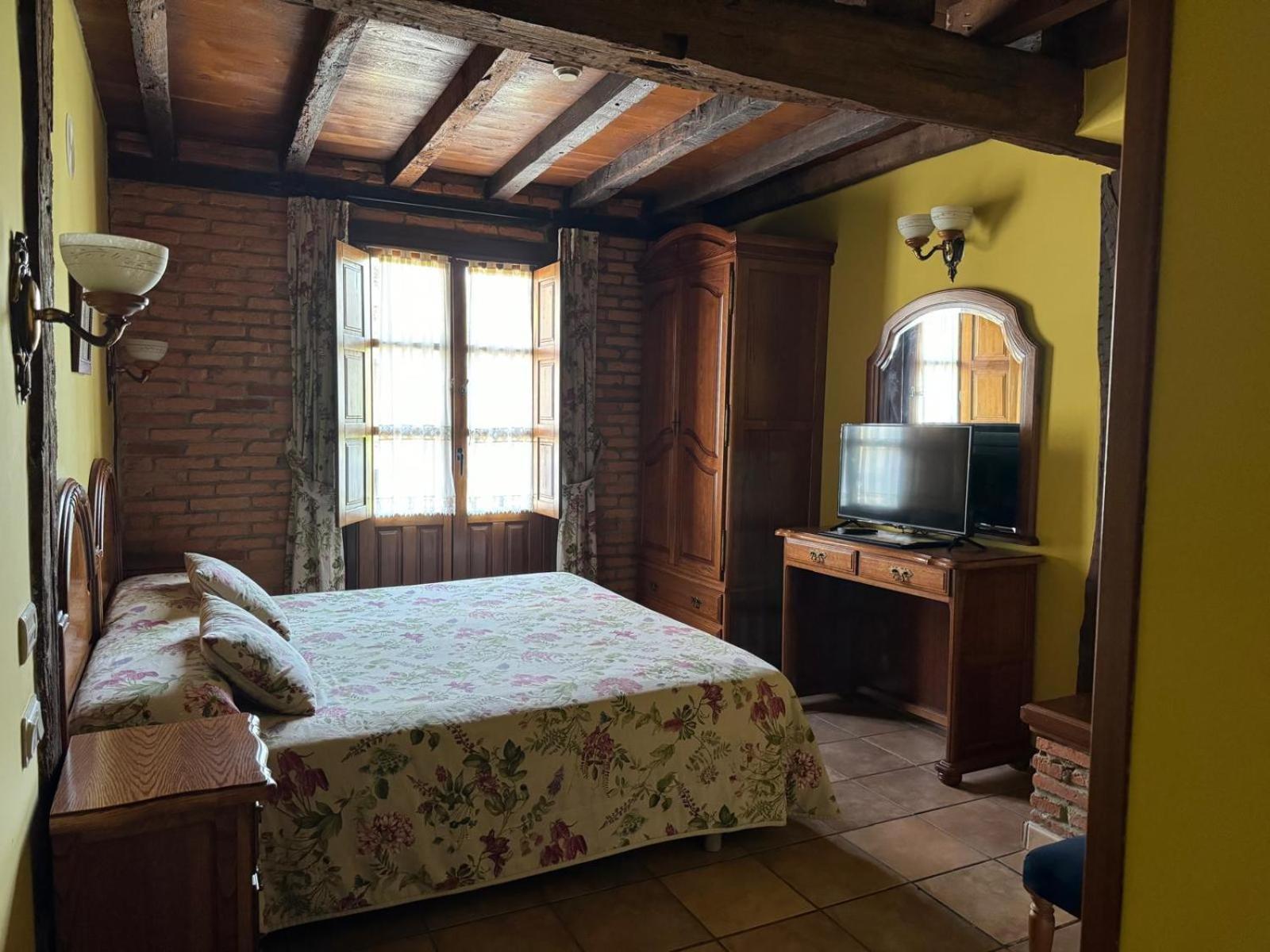 Bed and Breakfast La Venta De Quijas Екстер'єр фото