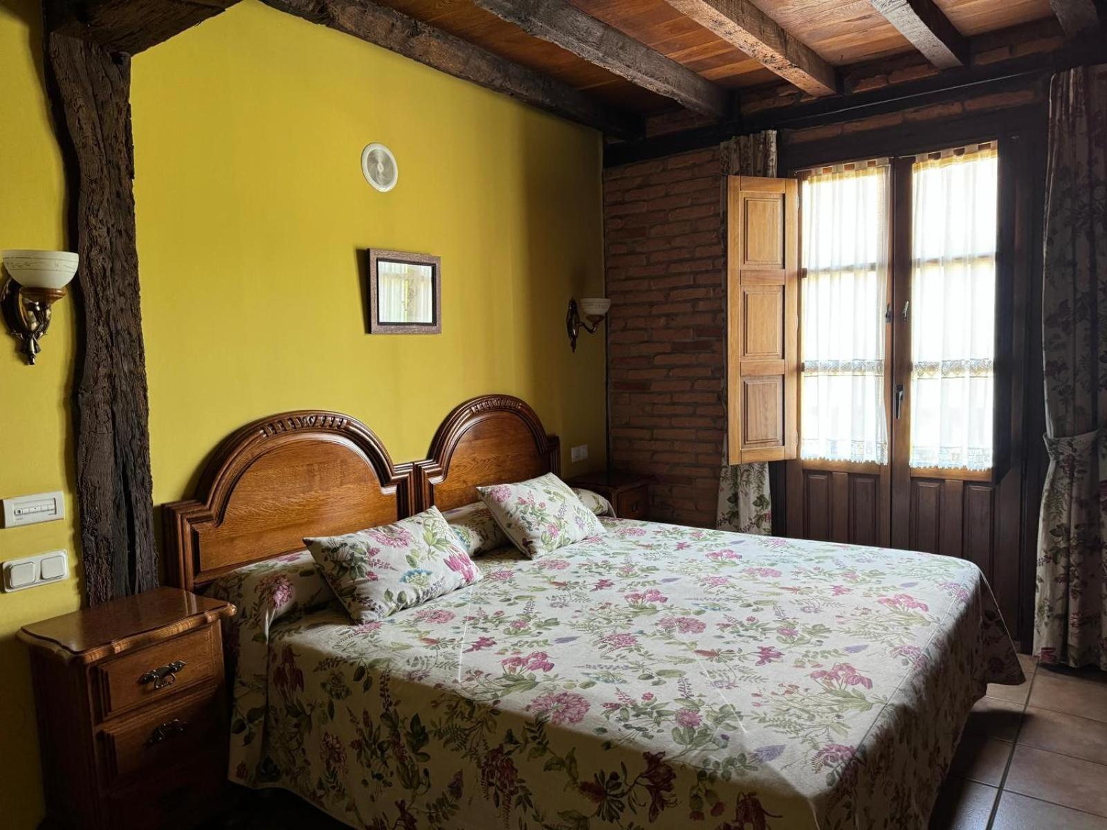 Bed and Breakfast La Venta De Quijas Екстер'єр фото