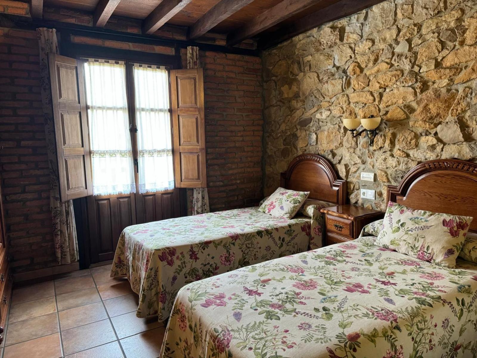 Bed and Breakfast La Venta De Quijas Екстер'єр фото